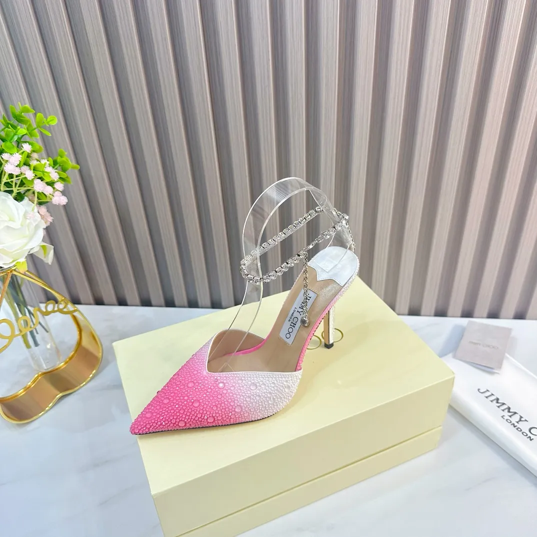 👟👟Ex-factory price 720👟👟 JIMMY CHOO (Jimmy CHOO) 💝💝💝 is a very comprehensive and noble fashion lifestyle brand. It has a series of women's high-heeled, medium-heeled, flat-heeled sandals with the same strap from major fashion bloggers and celebrities in Hong Kong and the United States.  The Australian pointed toe, round toe and square toe series are simply beautiful. Fall in love with elegance and playful sense of the future. Just by looking at them, you want to own them immediately, but you can really think about a pair of exquisite high heels~~~~~~~~~~~~~~~~~ 💝This series is specially designed for extraordinary and indifferent ladies, thus creating a unique overall effect, Jimmy Choo Design products that inspire women to move forward and show their charm💝💝💝 1⃣️Material: Imported silk hot diamond 2⃣️Inner: Imported Italian lambskin, super soft and delicate 3⃣️Outsole: Imported Italian original original color genuine leather outsole Heel height 10.cm (8.5/6.5cm can be made) 4⃣️Code number: 35-39 (34.40.41.42 customized)